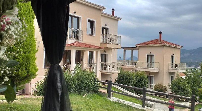 Epavlis Suites Hotel in Kalambaka, Araxos (Pelepones) Außenaufnahme