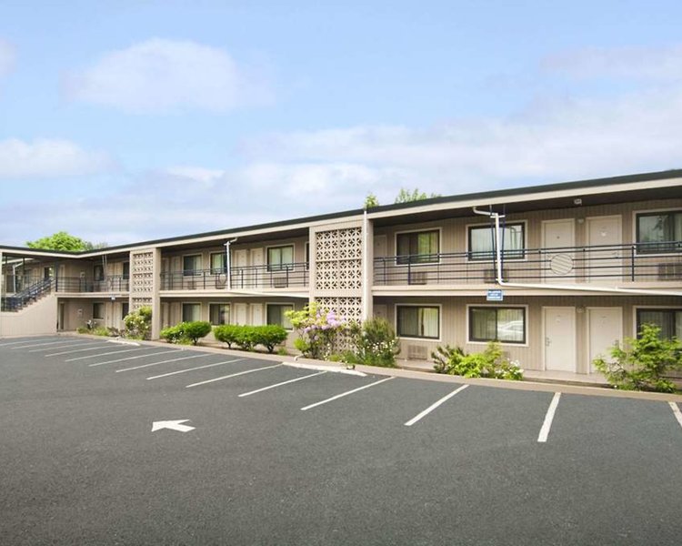 Travelodge Vancouver Lions Gate in North Vancouver, Vancouver Außenaufnahme