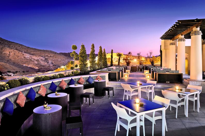 Mövenpick Resort Petra in Petra, Amman Terasse