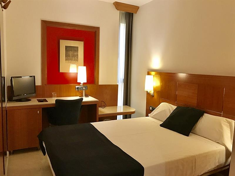 Hotel Calasanz in Molins de Rei, Barcelona Wohnbeispiel