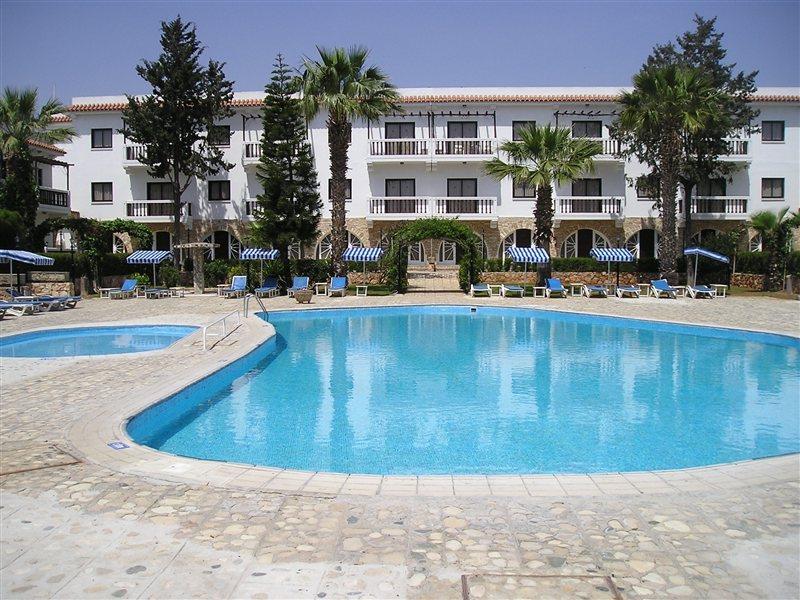 Lysithea Beach Apartment Hotel in Larnaka, Larnaca (S�den) Pool