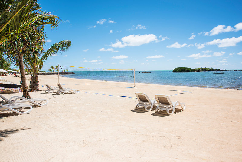 Life in Blue: Azuri Residences in Roches Noire, Port Louis, Mauritius Strand