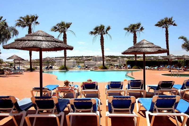 Aparthotel Vila Mós inklusive Mietwagen in Lagos, Faro Pool