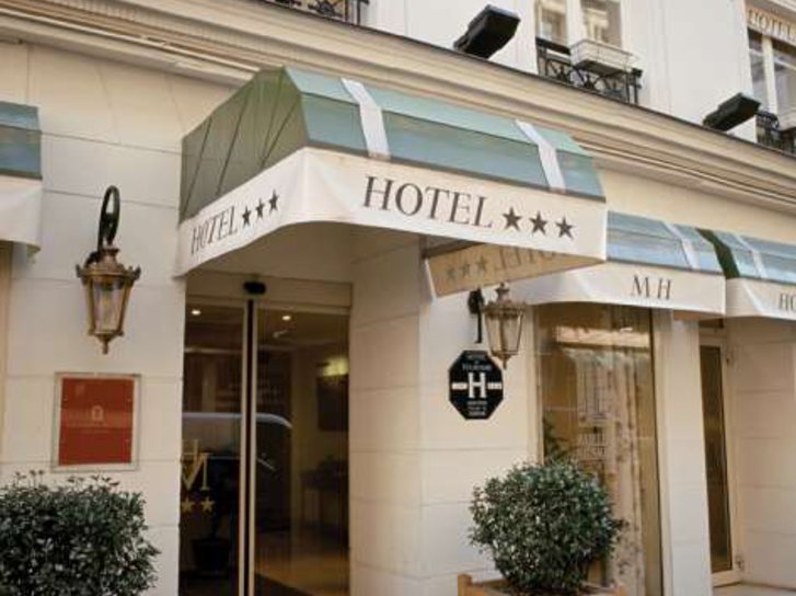 Madeleine Haussmann in Paris, Paris-Charles De Gaulle Außenaufnahme