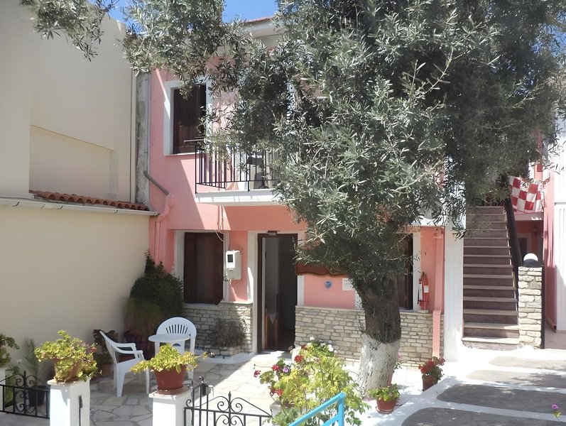 Argo Studios in Pythagorio, Samos Terrasse