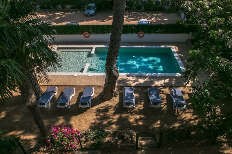 RV Benelux in Platja d'Aro, Barcelona Pool