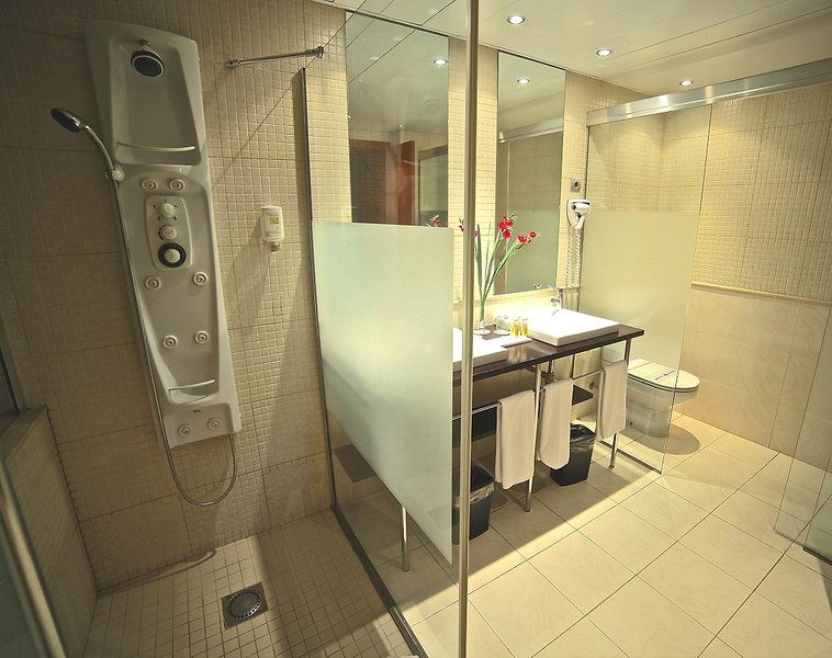 Acta Sant Just in Sant Just Desvern, Barcelona Badezimmer