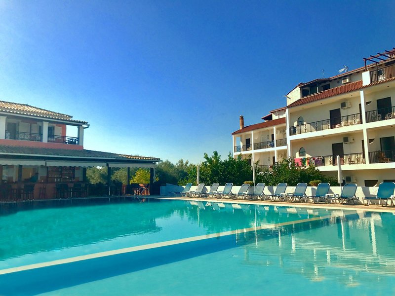 Bruskos Hotel & Suites in Agios Georgios Argirades, Korfu Pool