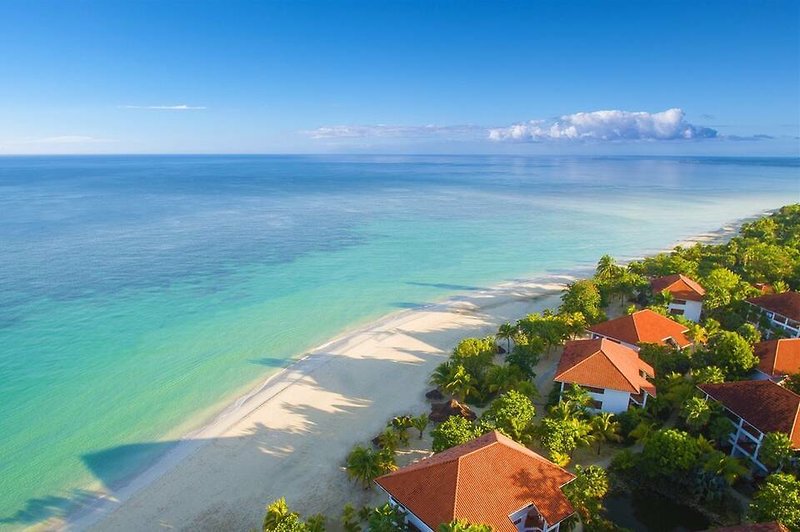 Couples Swept Away in Negril, Montego Bay (Jamaika) Strand