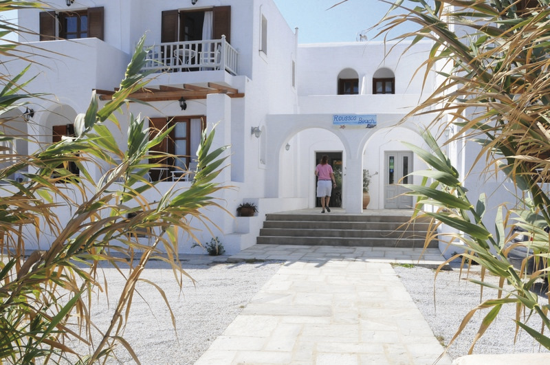 Roussos Beach Hotel in Naoussa, Santorini Außenaufnahme