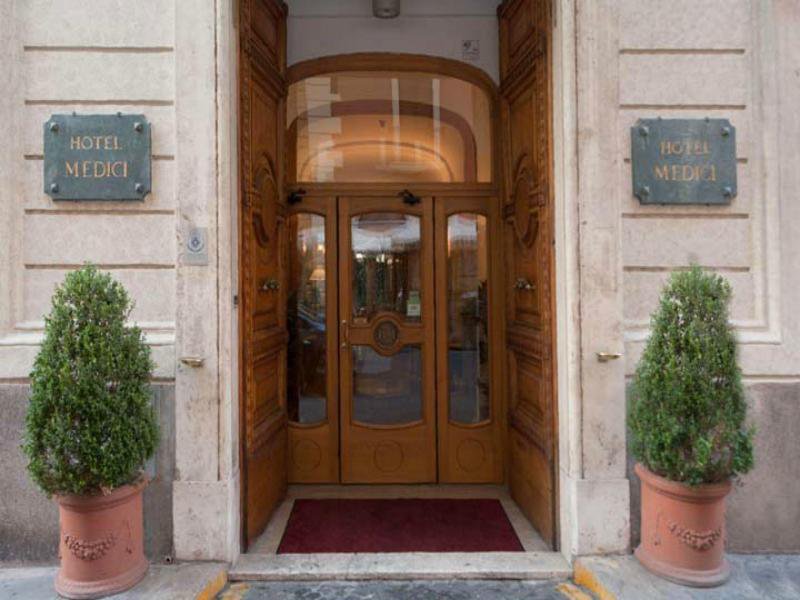 Medici in Rom, Rom-Fiumicino Außenaufnahme