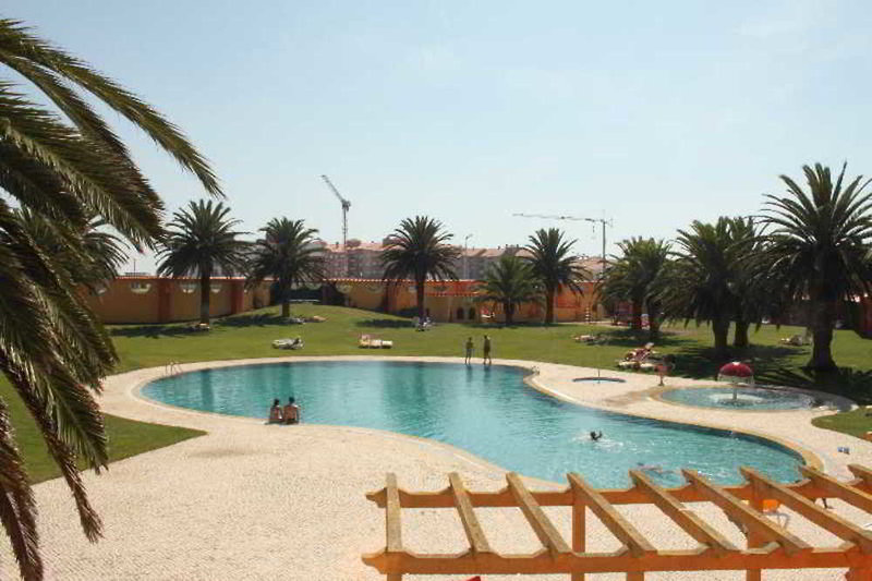 Dona Rita Park Apts Turisticos in Atouguia da Baleia, Lissabon Pool