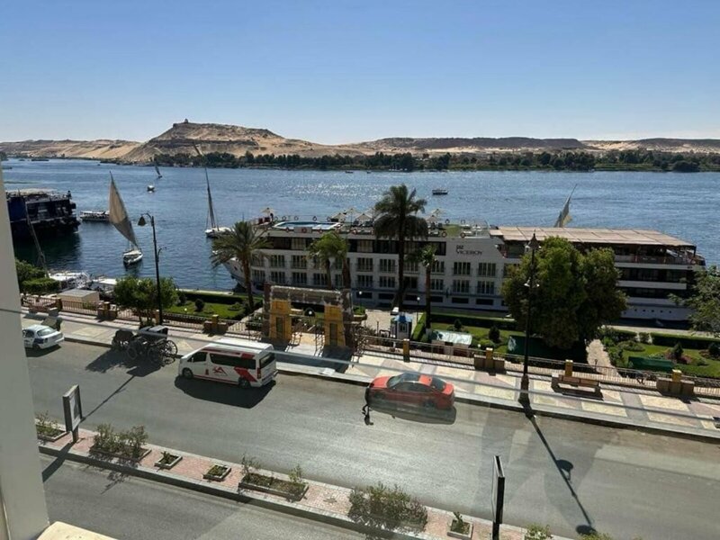 Obelisk Nile Towers in Assuan, Nizza Landschaft