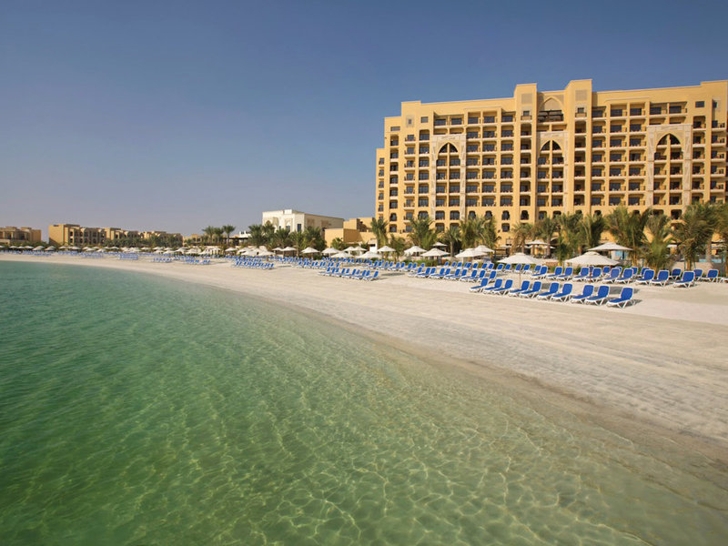The Bay Club in Al Marjan Islands, Dubai Strand