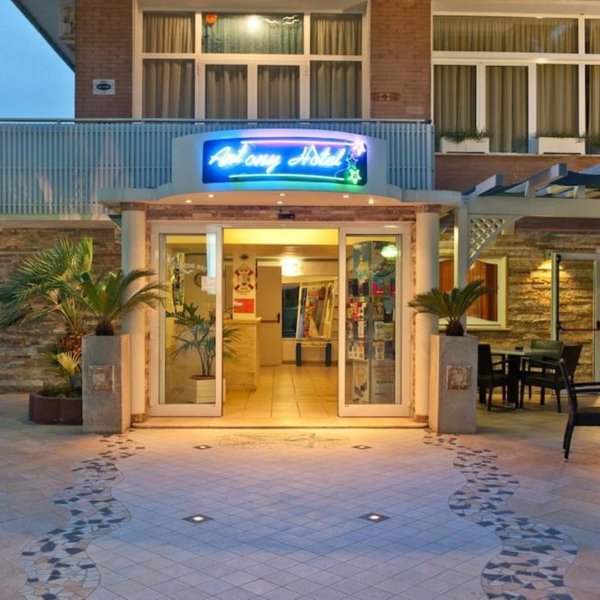 Hotel Antony in Pinarella di Cervia, Rimini Außenaufnahme