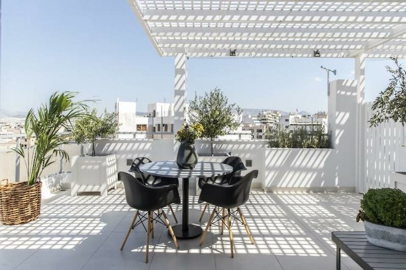 Gallery Suites & Residences Piraeus in Piräus, Athen Terrasse
