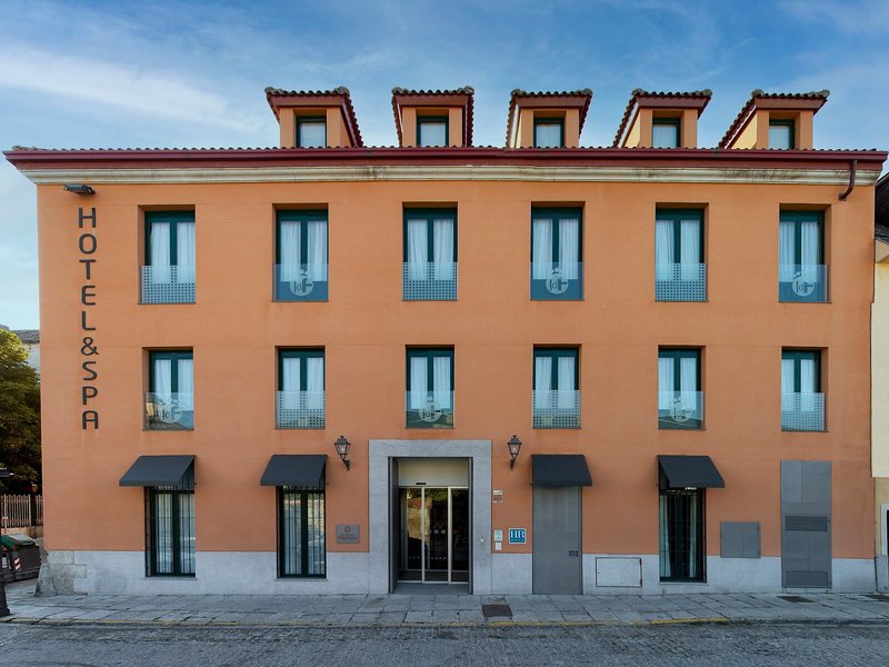 Hotel AR Isabel de Farnesio in La Granja de San Ildefonso, Madrid Außenaufnahme