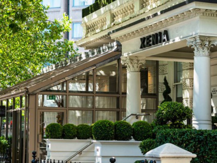 Xenia in London, London-Stansted Außenaufnahme