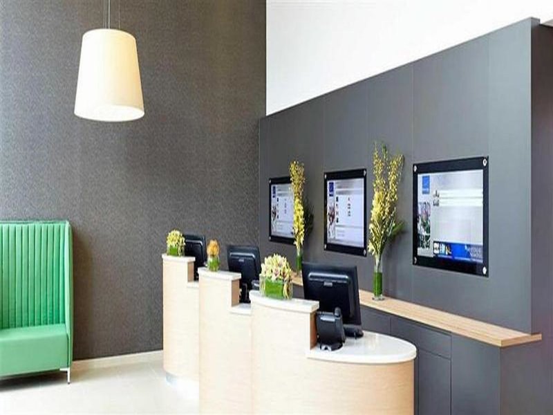 Novotel London Wembley in London, London-Stansted Lounge/Empfang
