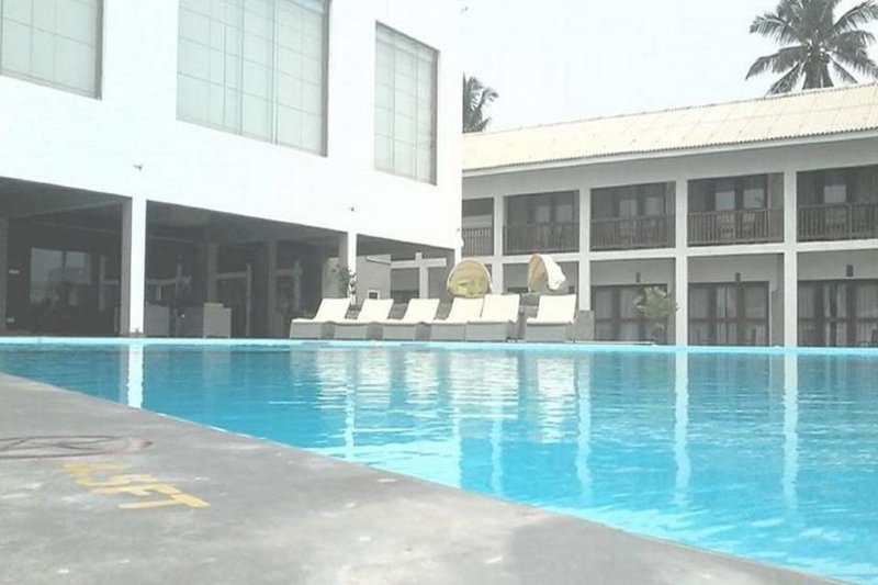 Avenra Beach Hotel in Hikkaduwa, Colombo Pool