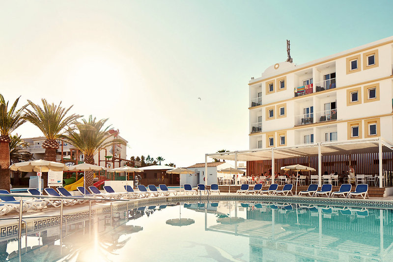 Globales Los Delfines Hotel in Ciutadella, Menorca (Mahon) Pool