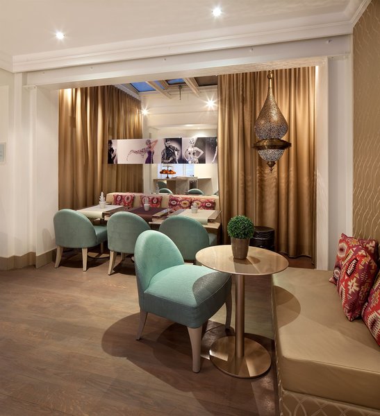 Mayet in Paris, Paris-Charles De Gaulle Lounge/Empfang