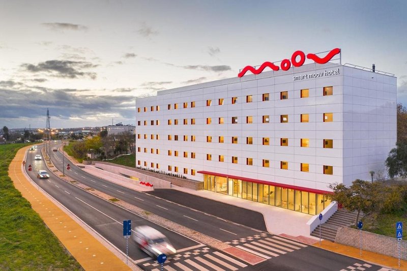Hotel Moov Oeiras in Porto Salvo, Lissabon Terrasse