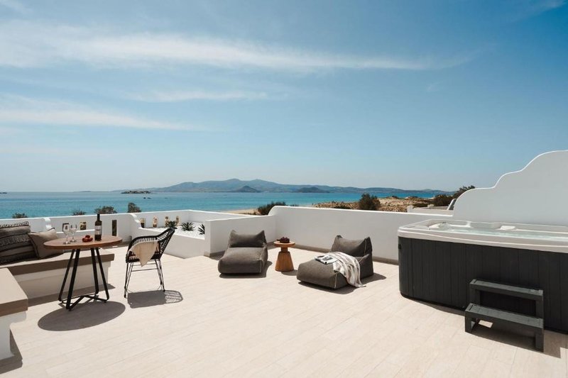 Almiriki Naxos Beachside Living in Plaka, Santorini Terrasse