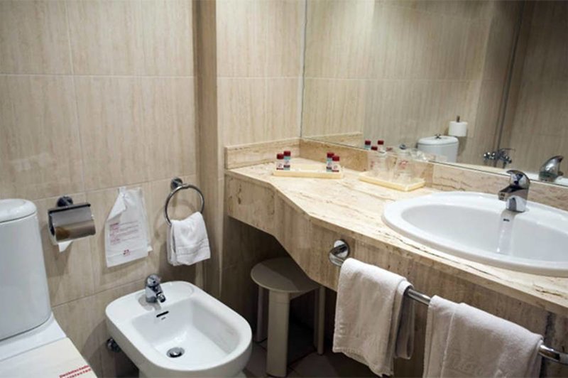 Apartamentos Turísticos Jardines del Plaza in Peñiscola, Valencia Badezimmer