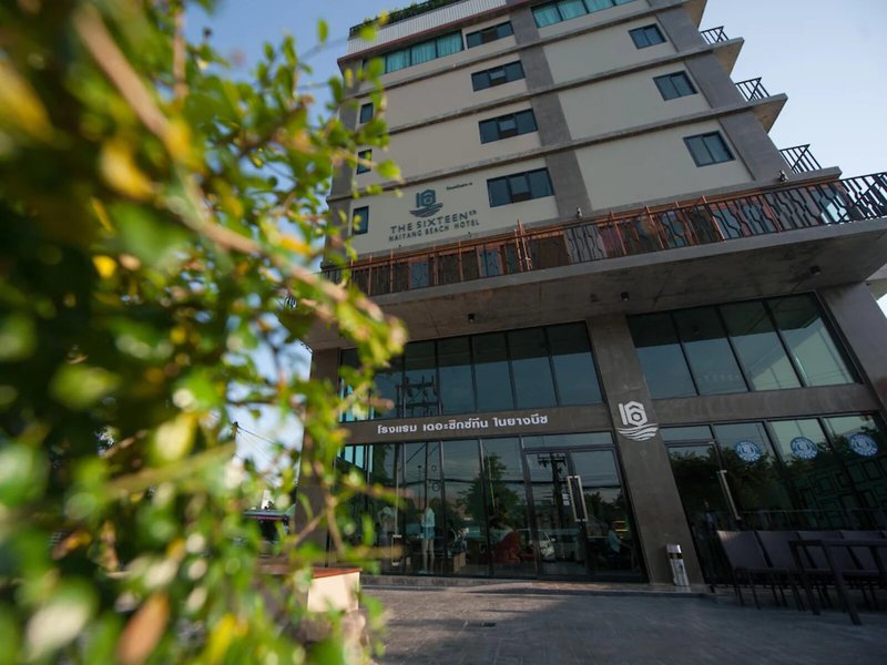 The Sixteenth Naiyang Beach Hotel in Sa Khu, Phuket (Thailand) Außenaufnahme
