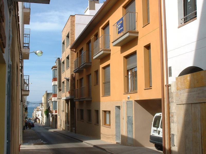 Apartamentos Mestral in L'Escala, Barcelona Außenaufnahme
