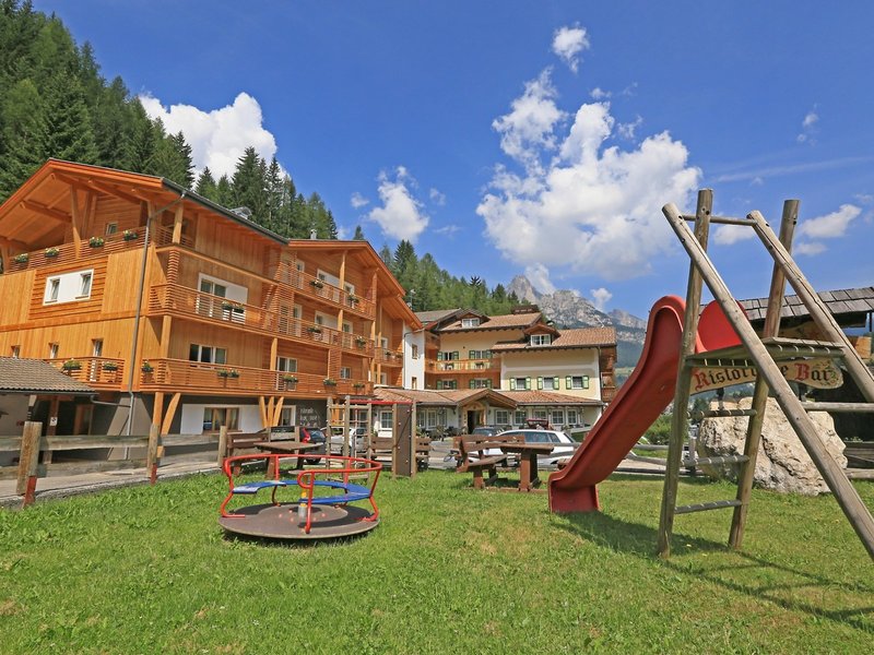 Dolomites Hotel Valacia in Pozza di Fassa, Bolzano Außenaufnahme