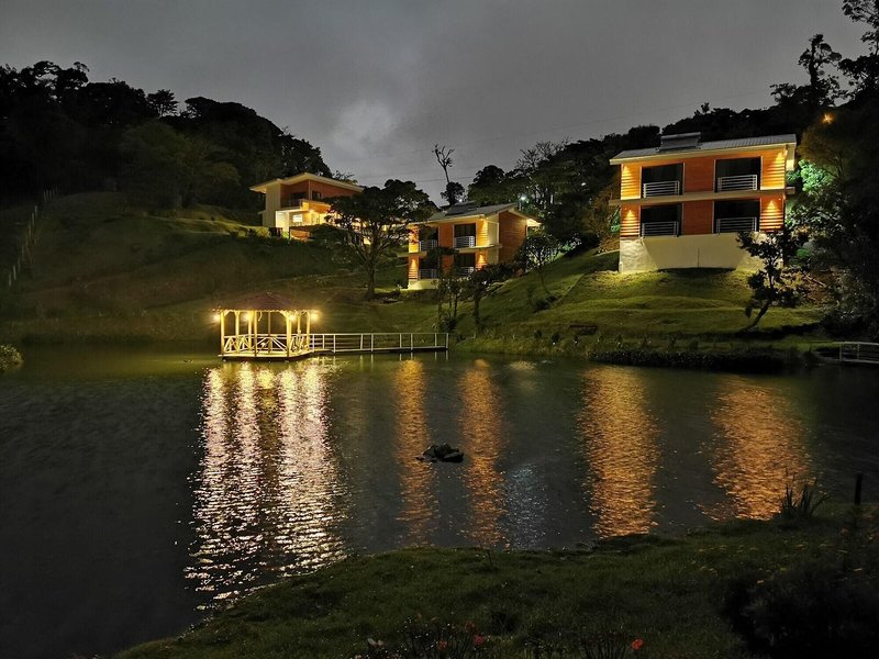Burbi Lake Lodge in Monteverde, Liberia Außenaufnahme