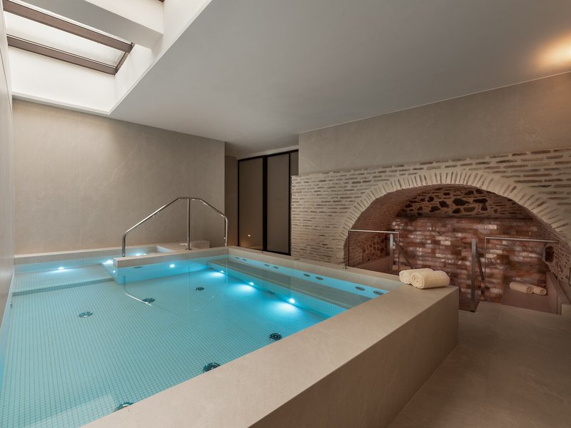 Áurea Toledo in Toledo, Madrid Pool