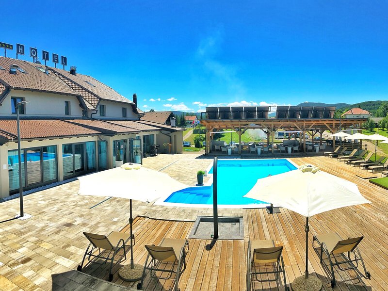 16 Lakes Hotel in Grabovac, Zadar (Kroatien) Pool