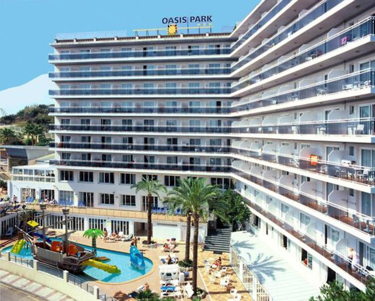 Hotel Oasis Park in Calella de la Costa, Barcelona Außenaufnahme