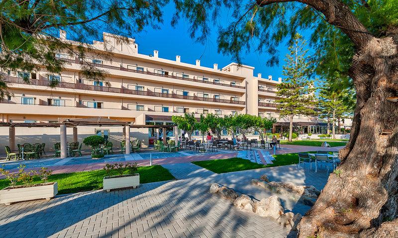 Santa Marina Beach Hotel in Agia Marina, Heraklion (Kreta) Außenaufnahme