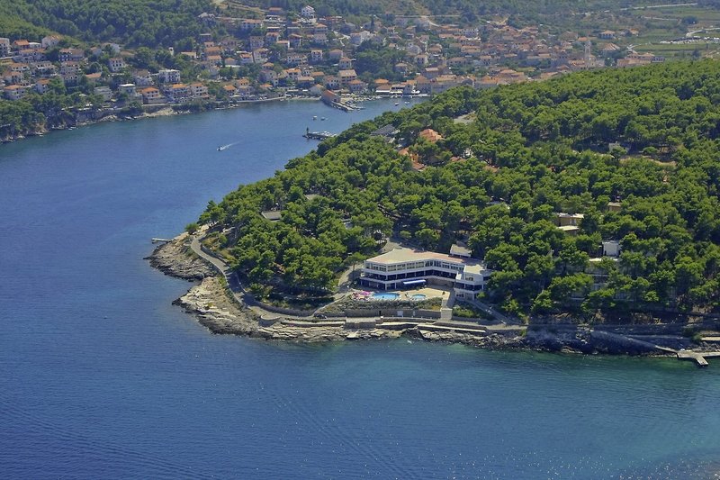 Fontana Resort Comfort Studio in Jelsa, Split (Kroatien) Landschaft