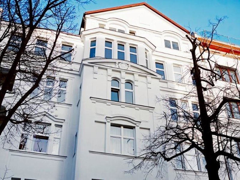 Provocateur in Berlin, Berlin-Sch�nefeld (DE) Außenaufnahme