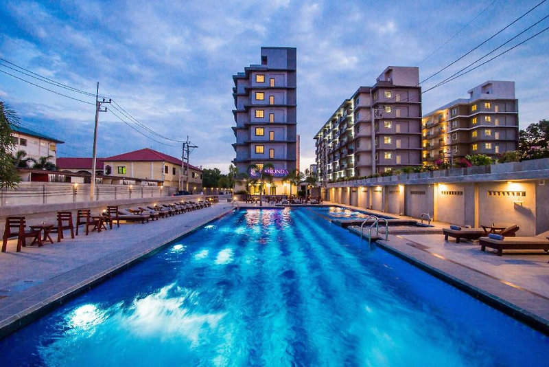 Carunda Hotel in Sattahip, Bangkok Pool