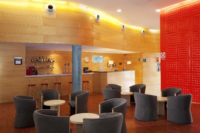 Holiday Inn Express Molins de Rei in Molins de Rei, Barcelona Bar