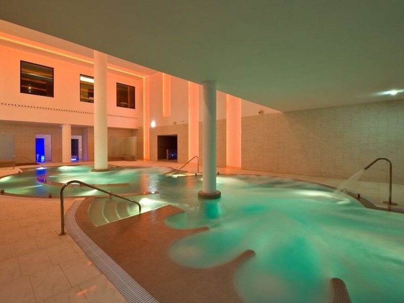 URH Hotel Zen Balagares in Corvera, Bilbao Außenaufnahme