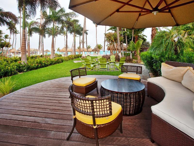 Holiday Inn Resort Aruba-Beach Resort & Casino in Palm Beach, Aruba Terasse