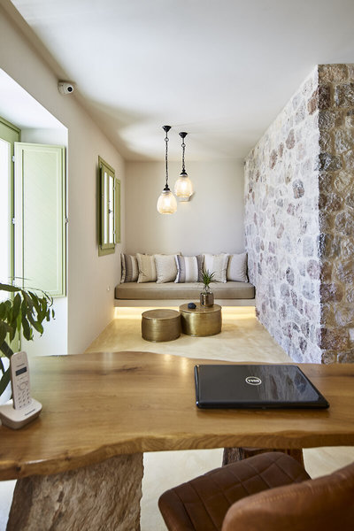Aeon Suites in Pyrgos, Santorini Wohnbeispiel