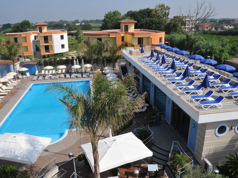 Première in Giugliano in Campania, Neapel Außenaufnahme