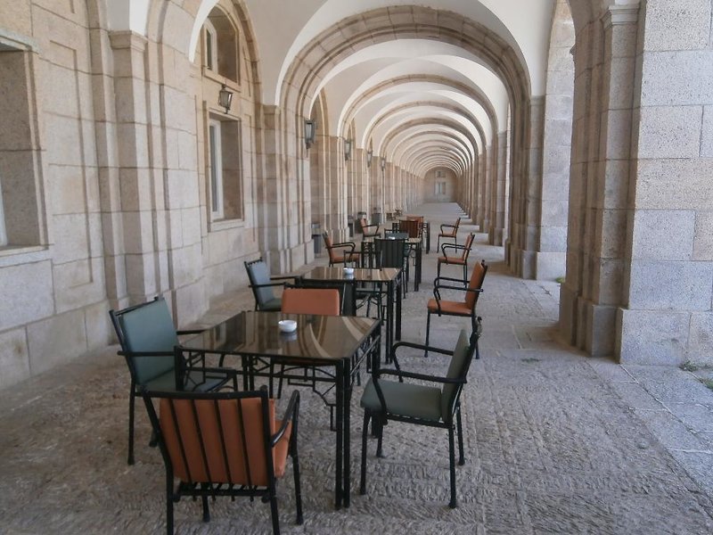 Hospedería de la Santa Cruz del Valle de los Caídos in San Lorenzo de El Escorial, Madrid Lounge/Empfang
