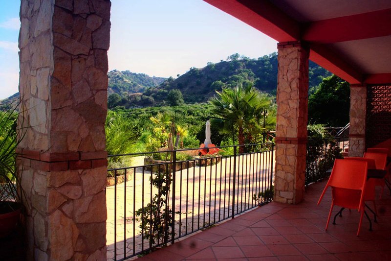 Agriturismo Giardino delle Zagare in Calatabiano, Catania Terasse