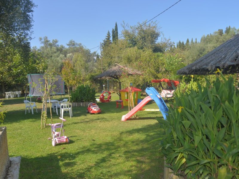 Nikos Spiti in Danilia, Korfu Garten