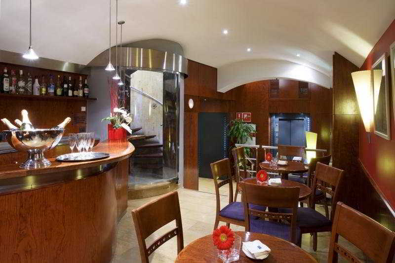 H10 Racó del Pi in Barcelona, Barcelona Bar