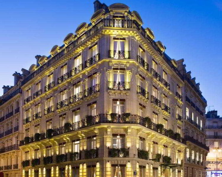 West End in Paris, Paris-Charles De Gaulle Außenaufnahme